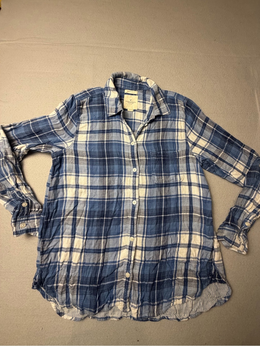 American Eagle Outfitters Blue & White Plaid Lightweight Button-Down flannel M